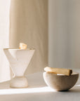 Travertin Räucherset bestehend aus Räucherkugel Travertin, Räucherschale Travertin und Cone Räuchergefäß aus Travertin mit angezündetem Palo Santo Stick