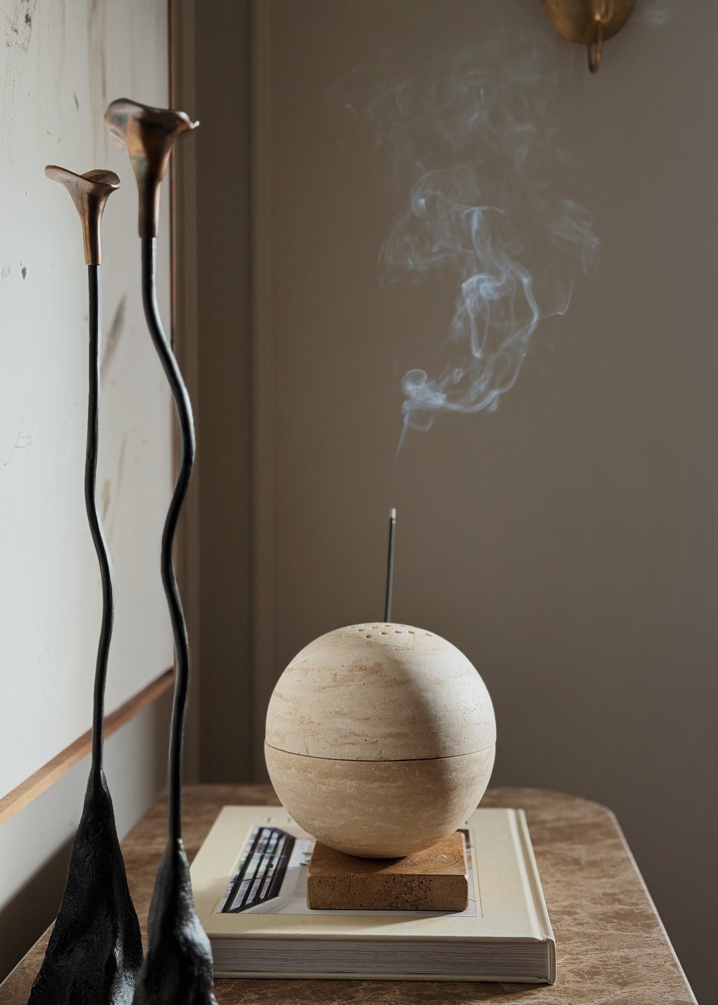 GLOBE RÄUCHERKUGEL, TRAVERTIN