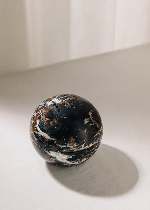 Globe Räucherkugel aus Black Portoro Marmor schwarzer Marmor Räuchergefäß